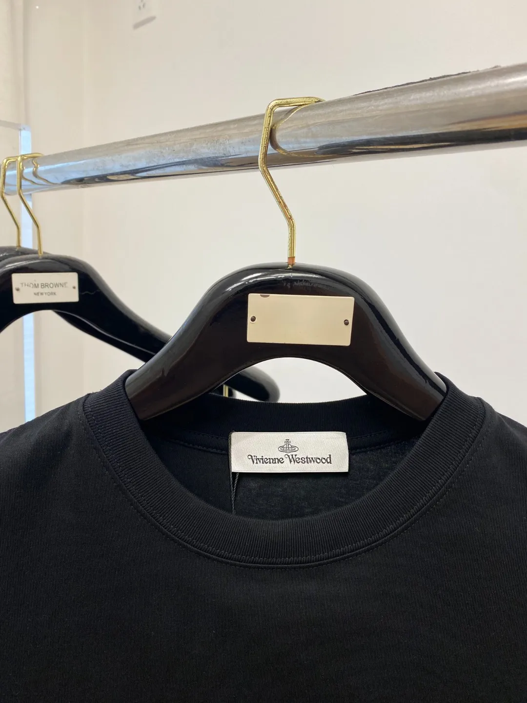 Queen Mother of the West, new short-sleeved T-shirt, handsome and fashionable, with letter logo on the chest, simple Versatile style. Fabric: Specially made cotton. It is not only stiff and maintains a trendy silhouette, but also comfortable to wear. The yarn is more delicate. Sizes S-XXL (loose version)